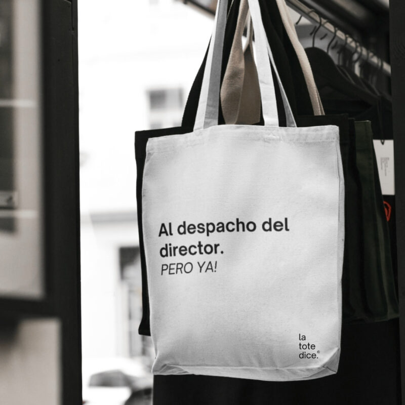 Al despacho del director.