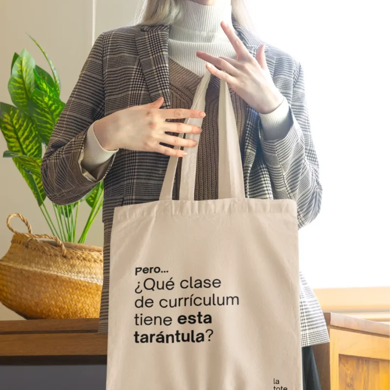 Totebag La Veneno - ¿Qué clase de currículum tiene esta tarántula?